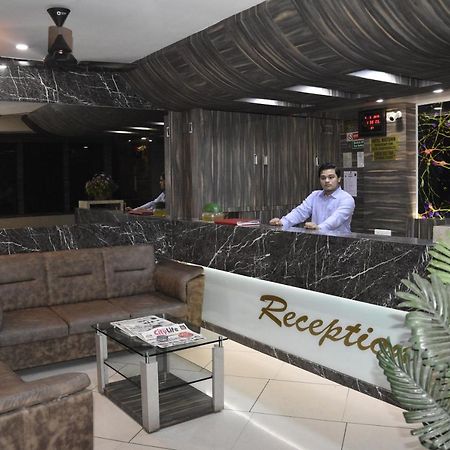 Midtown Hotel Ahmadabad Zewnętrze zdjęcie