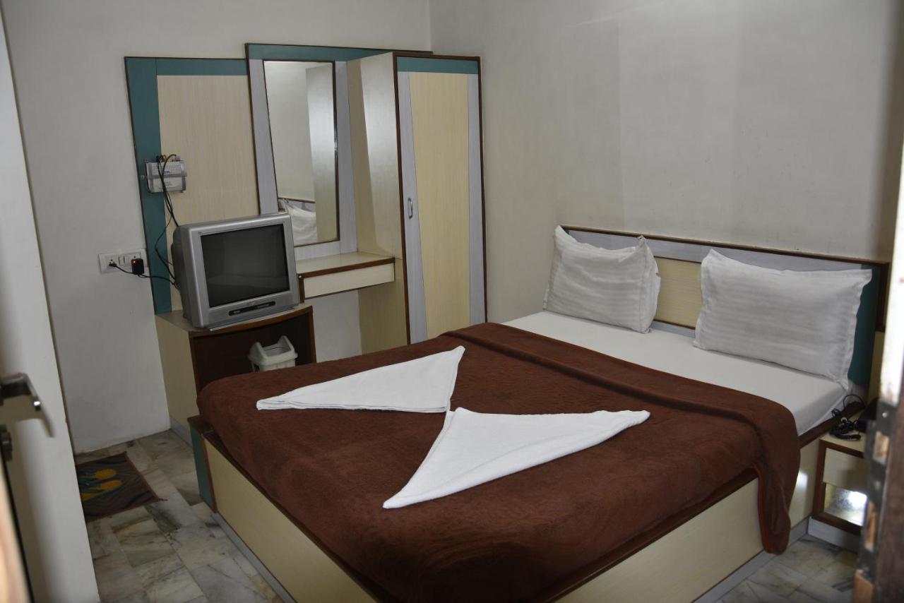 Midtown Hotel Ahmadabad Zewnętrze zdjęcie