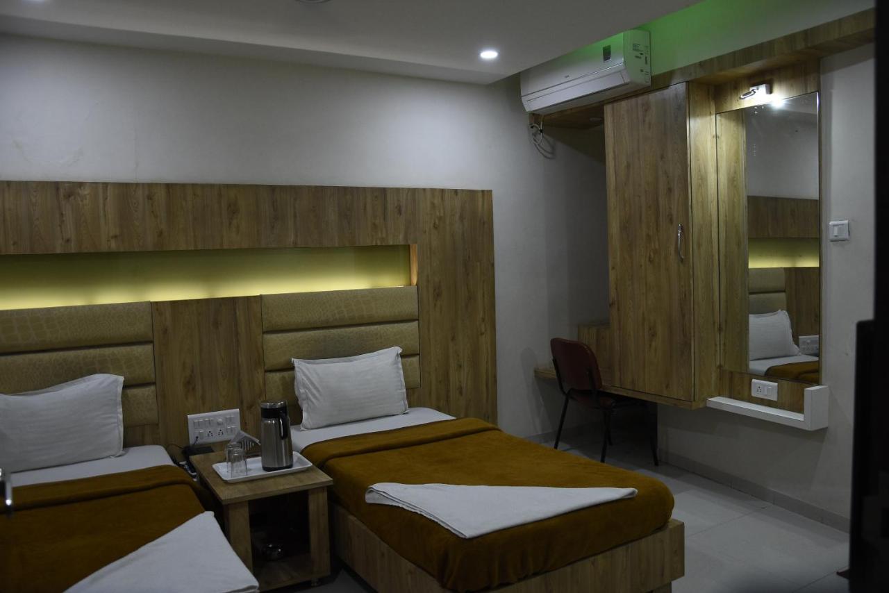 Midtown Hotel Ahmadabad Zewnętrze zdjęcie
