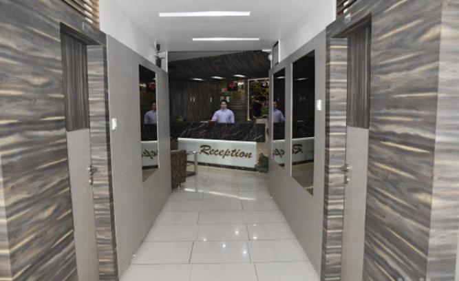 Midtown Hotel Ahmadabad Zewnętrze zdjęcie