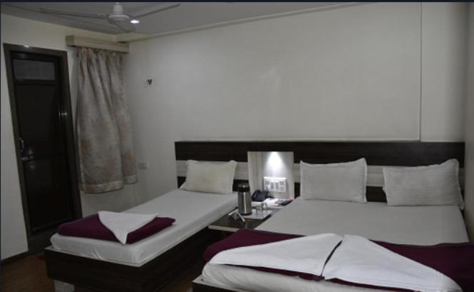 Midtown Hotel Ahmadabad Zewnętrze zdjęcie